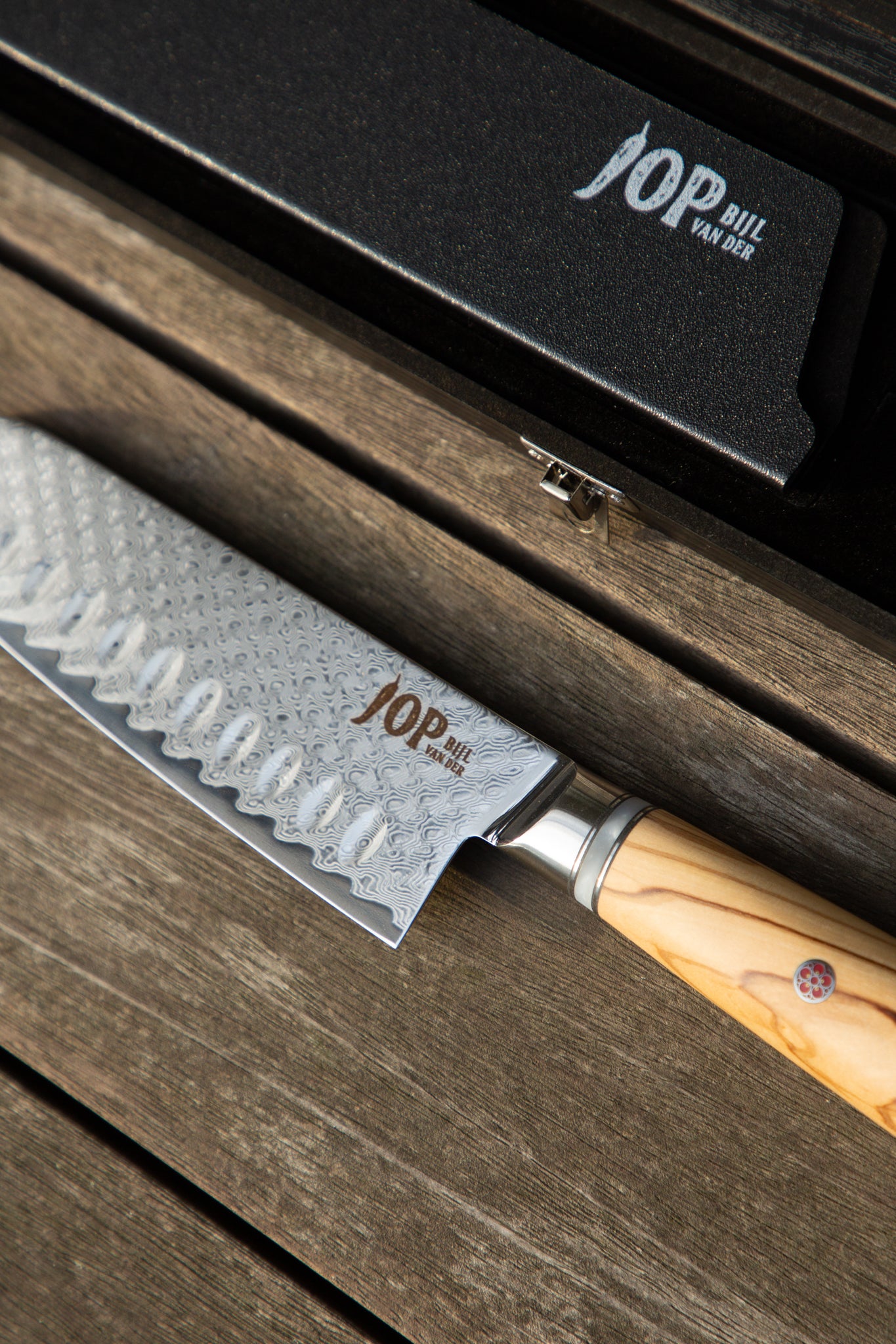 Santoku Keukenmes - 67-Laags Damascus Staal - Olijvenhout | Jop van der Bijl